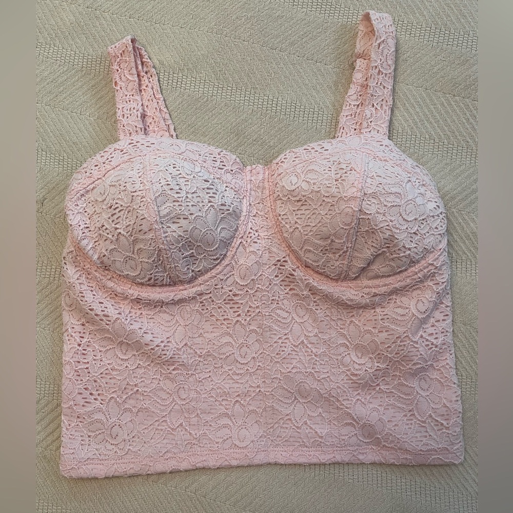 No Boundaries Light Pink Lace Design Fitted Bra Top. Sz11 fitted.
